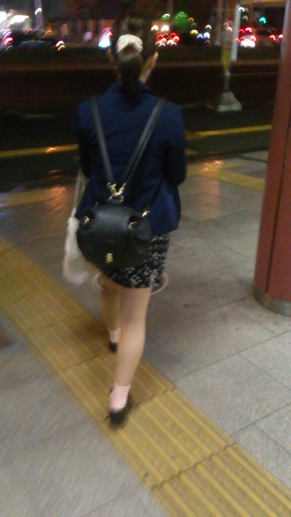 お姉さんパンチラ