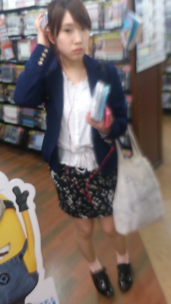 お姉さんパンチラ