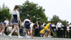 なにわガールズ祝！ 優勝記念！ 新入生が前屈みでハミパン！ 食い込み！