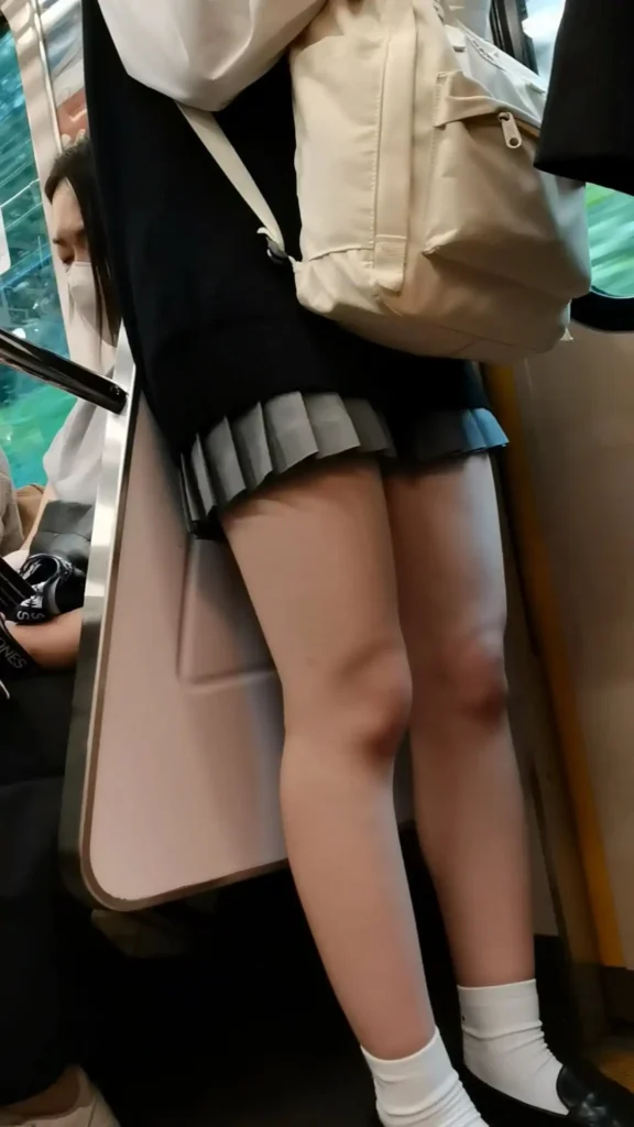 美脚探索 ミニスカ美脚四連